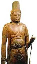 境内の薬師堂に安置された、菩薩形立像。