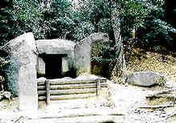 石宝殿古墳の石槨