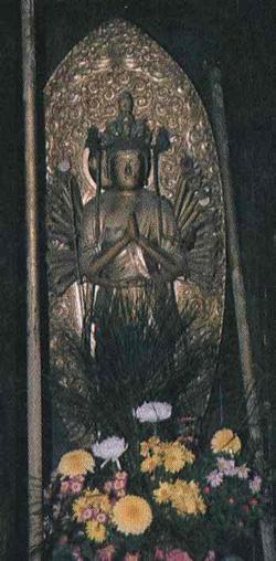 木造の千手観音像