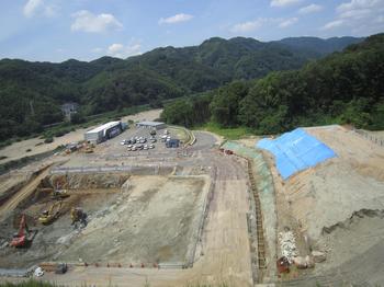 敷地南側から撮影した施工中（平成28年6月）の様子