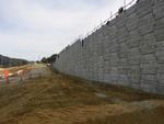テールアルメ擁壁（工事用道路敷地側）施工中（平成26年11月20日）の様子