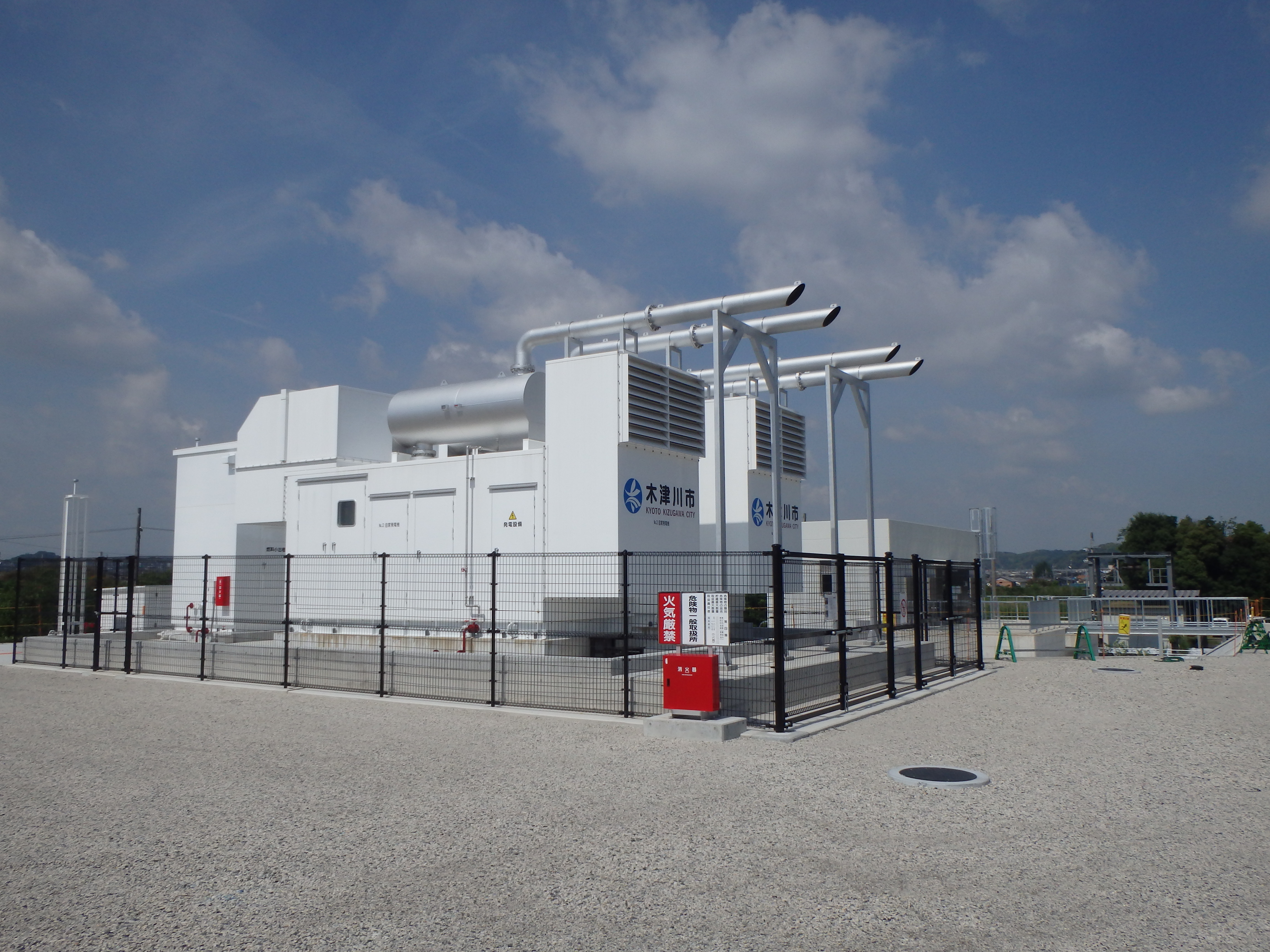 発電設備の横からの写真