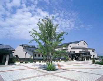 山城総合文化センター（アスピアやましろ）の外観