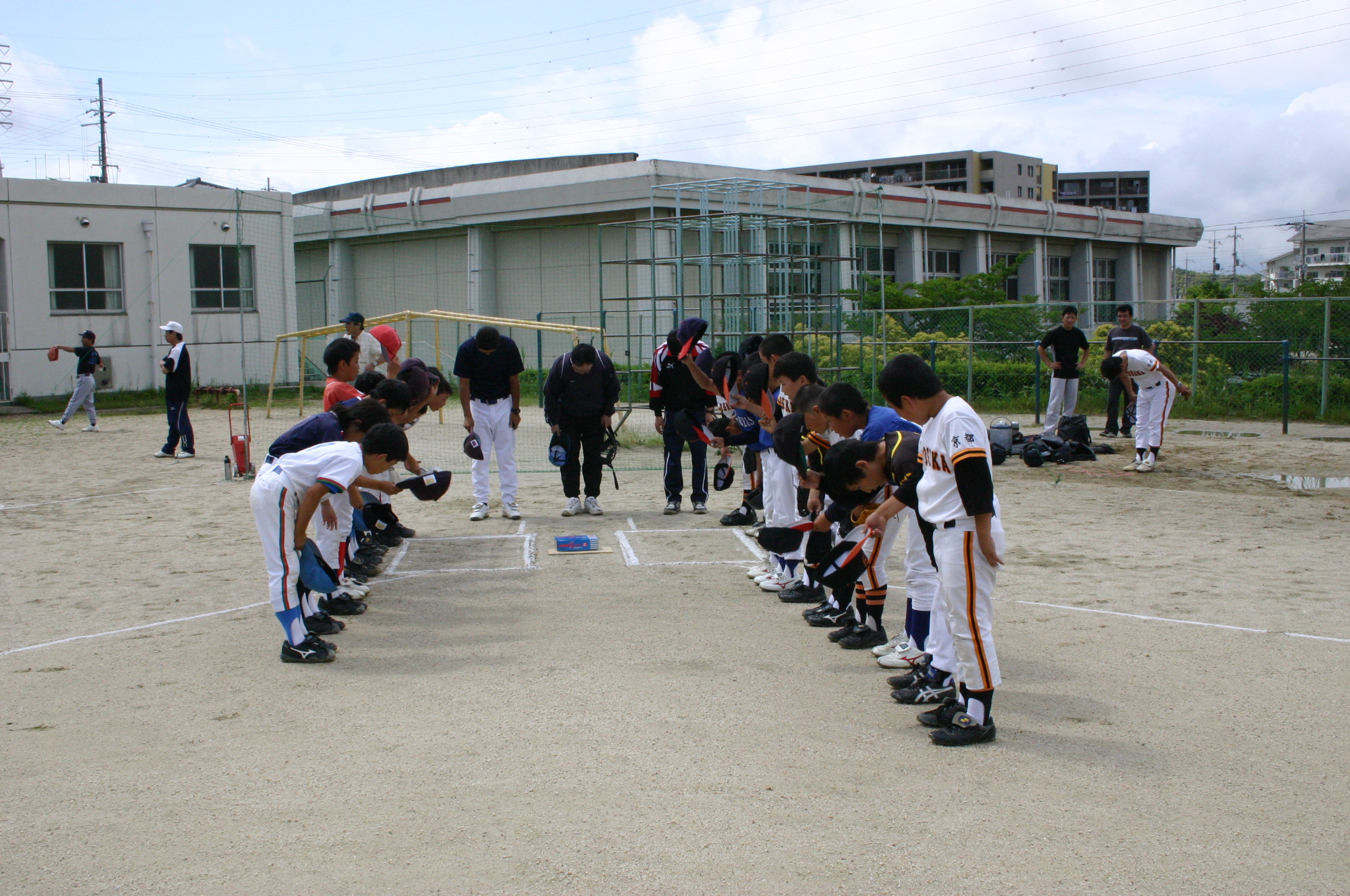 少年野球の親善試合の写真