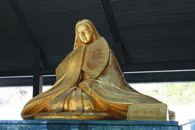 小野小町のブロンズ像の写真