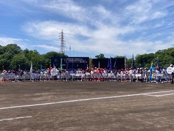 大会に参加するチームの写真