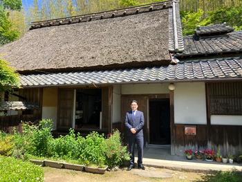 吉岡家住宅前での写真