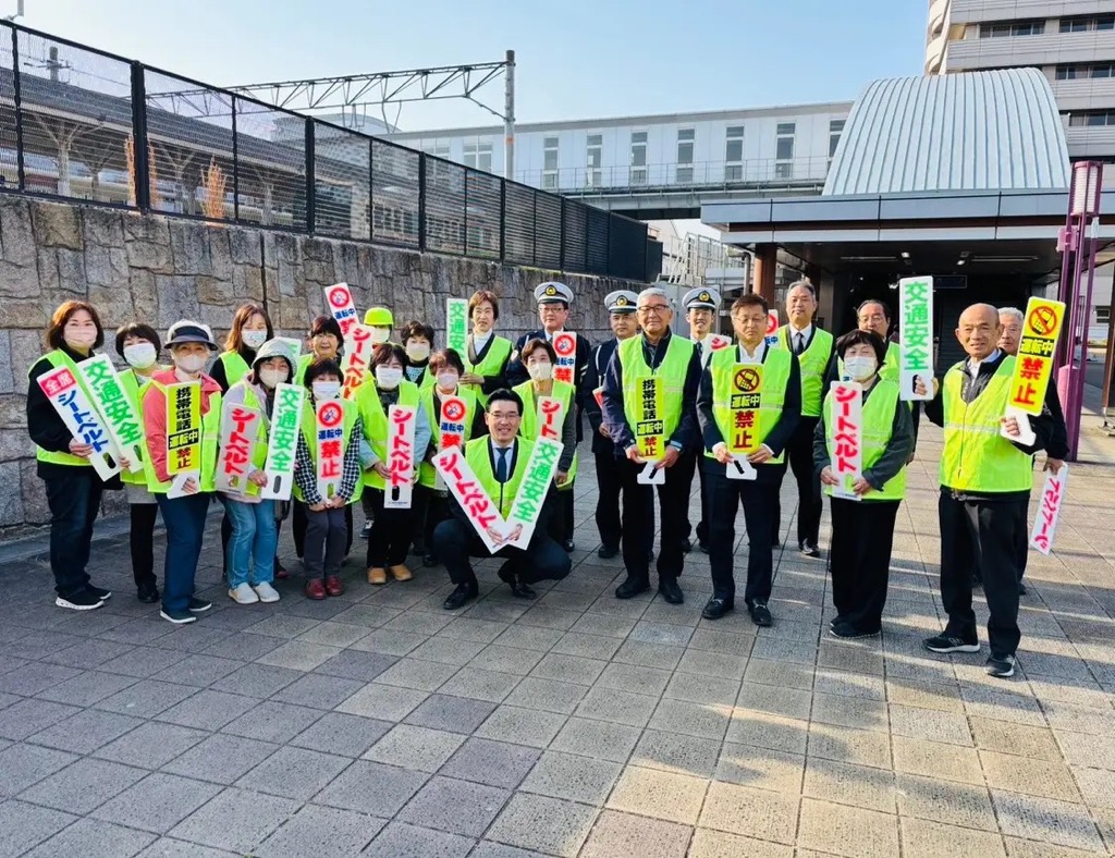 春の全国交通安全運動　街頭啓発の写真