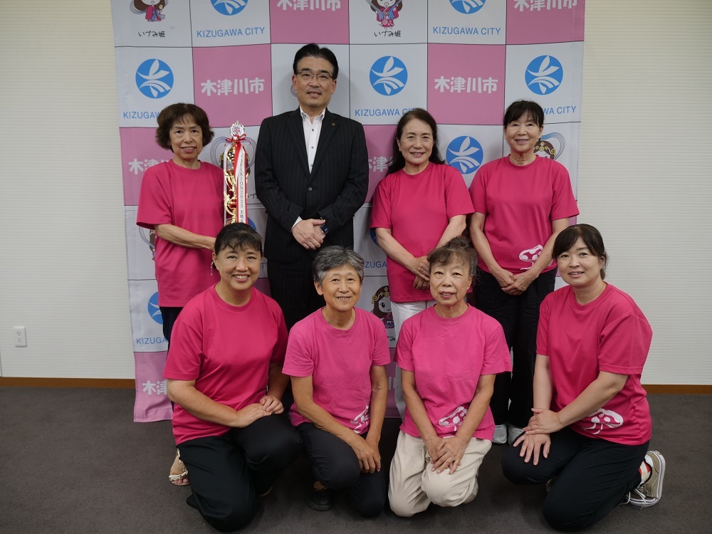 いずみ太鼓木の鼓　表敬訪問（大阪・関西万博　太鼓王決定戦　銀賞）の写真