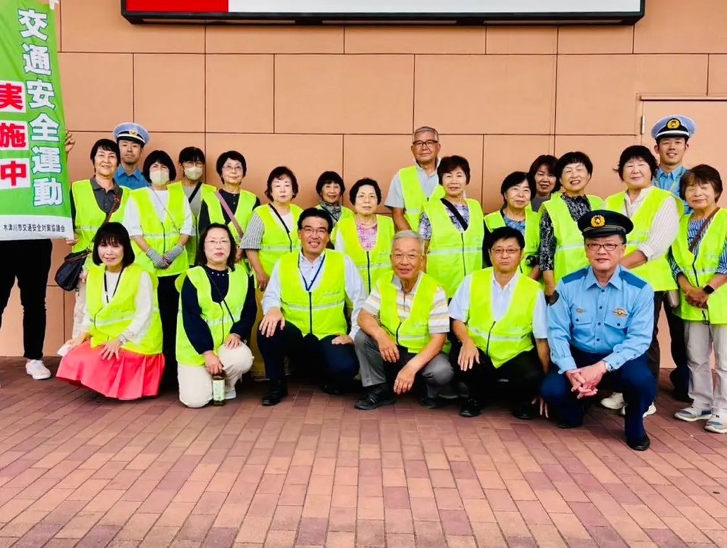 秋の全国交通安全運動　街頭啓発活動（アル・プラザ木津店）の写真