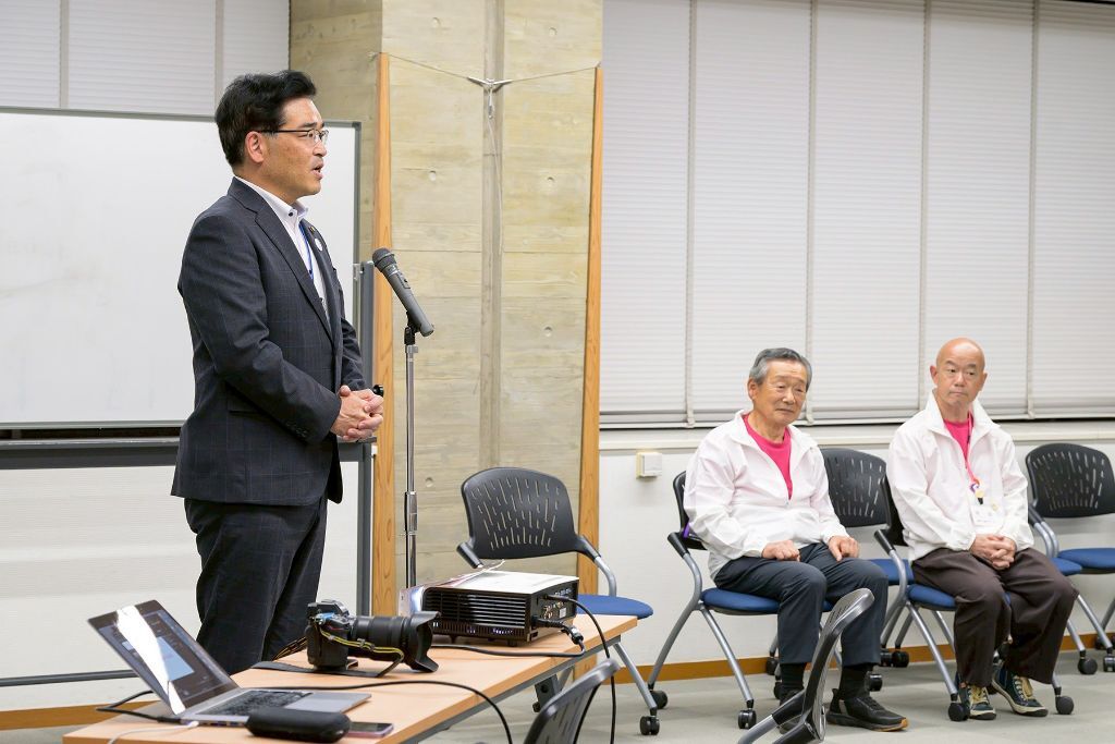 木津川アート2025　クロージングパーティーでの市長のあいさつの写真