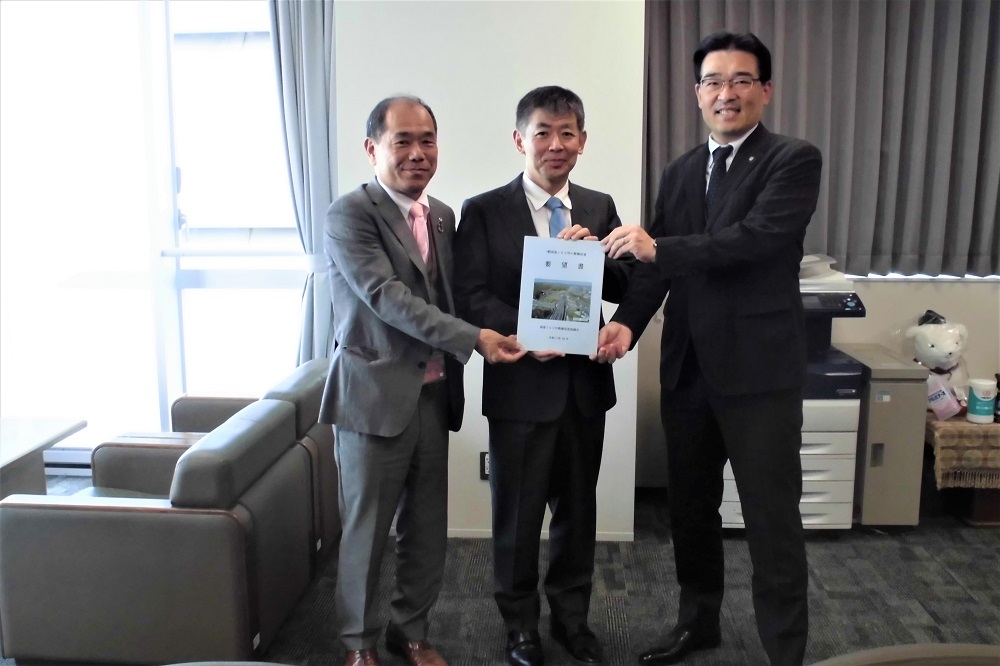 国道163号整備促進協議会　要望活動の写真