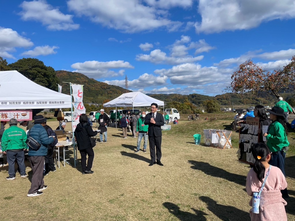 発言中の市長の写真