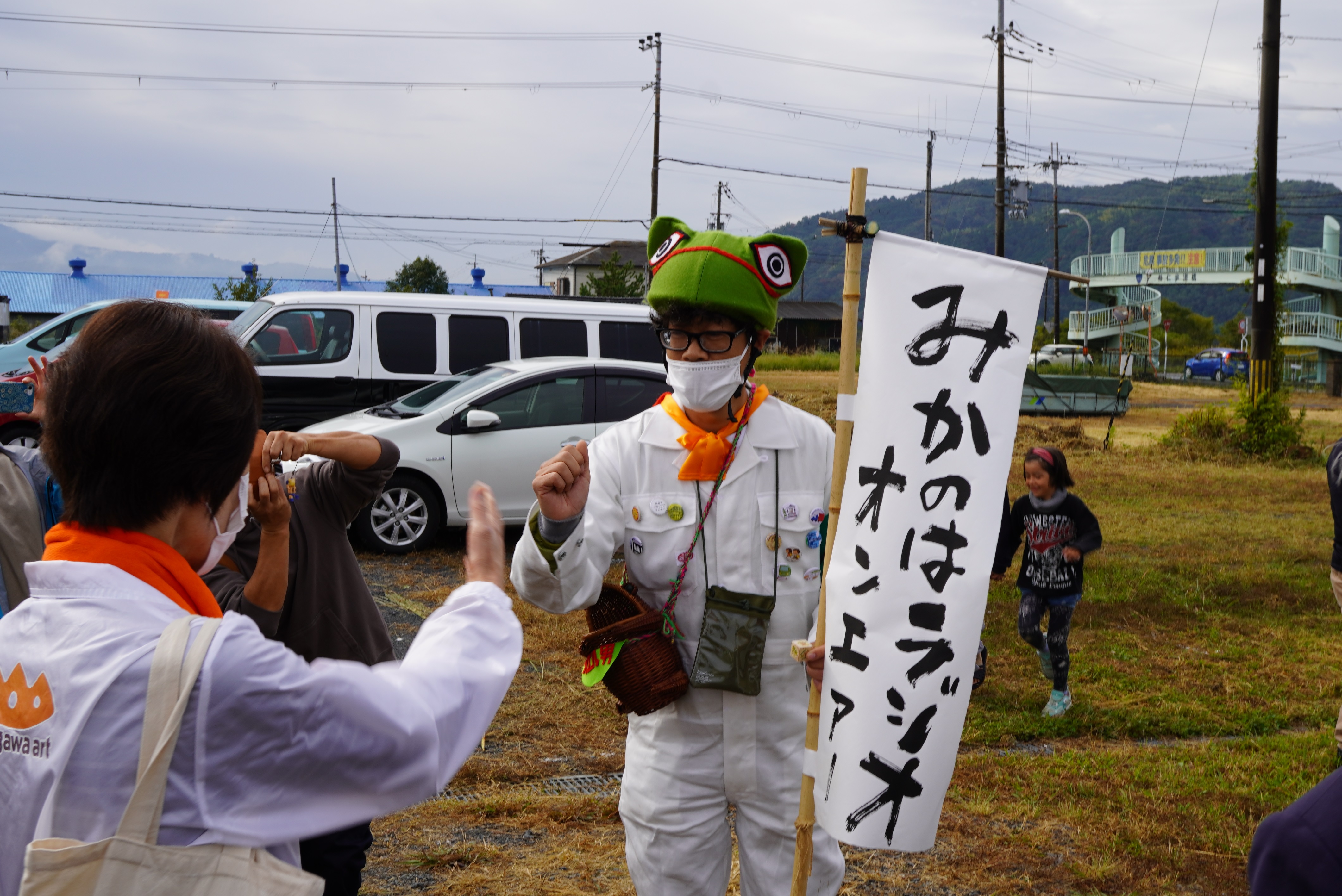 カエルオトコとじゃんけんする様子1