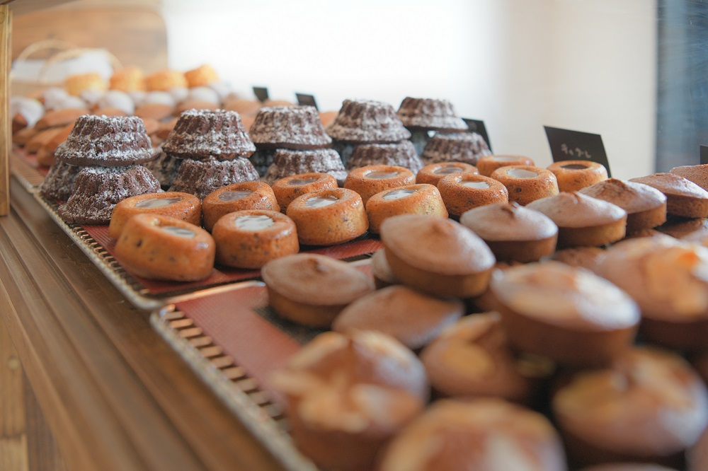 焼き菓子が並んでいる様子