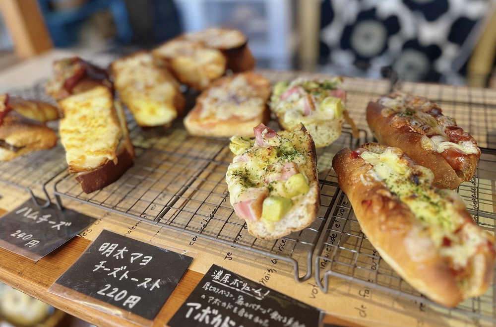 陳列されたパンの写真1