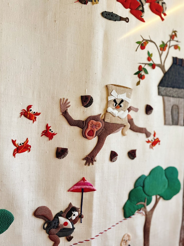 さるかに合戦タペストリーの写真