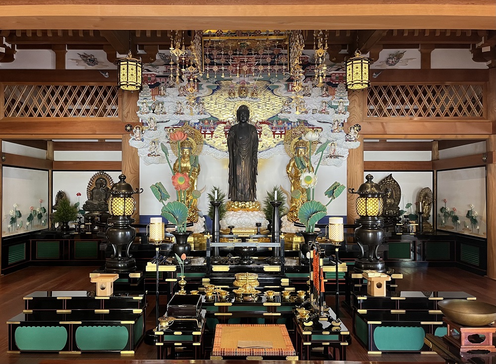 本堂「極楽浄土聖衆来迎曼荼羅・蓮池」の写真