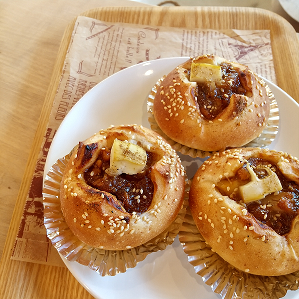 たけのこ肉みそパンの写真