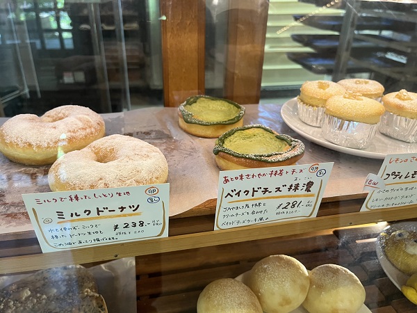 ミルクドーナツとベイクドチーズ抹濃の写真