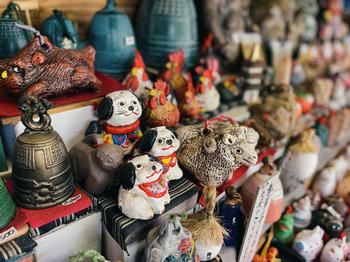 さまざまな干支の置物の写真