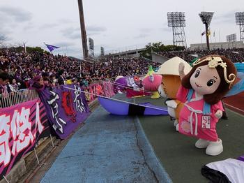 ハーフタイムパレードに参加したいづみ姫の様子