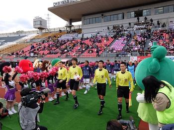 花道を登場する選手の写真