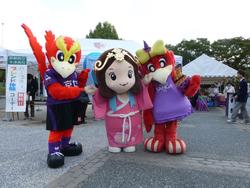 いずみ姫と京都サンガマスコットのパーサくん、コトノちゃん