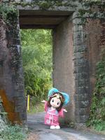 大仏鉄道遺構赤橋といづみ姫の写真