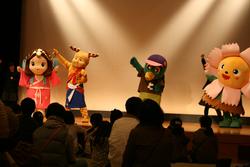 ニュータウンフェスタたかのはら2014でのいづみ姫、せんとくん、クーニー、ハッピーコスモスの写真