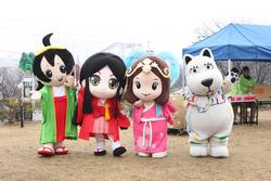 ひな祭りにていづみ姫、諏訪姫、茶々姫、ランドドッグの写真