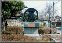 大仏駅付近につくられたモニュメント