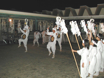 しょうらい踊りの様子