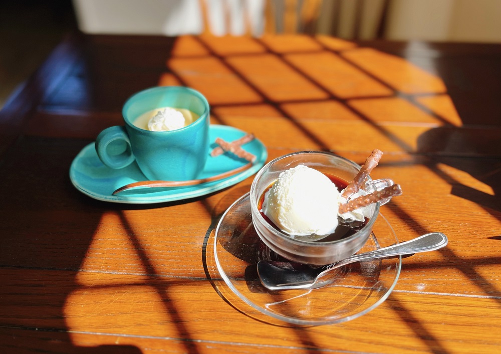 自家製プリンとコーヒーゼリーの写真