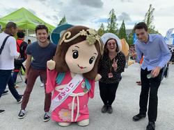 参加者といづみ姫の写真1