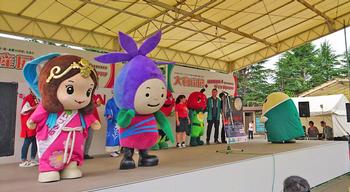 「「竹の里・乙訓」と「もうひとつ（海・森・お茶）の京都」を結ぶ大物産展＋KARA-1グランプリ2017」のステージにて