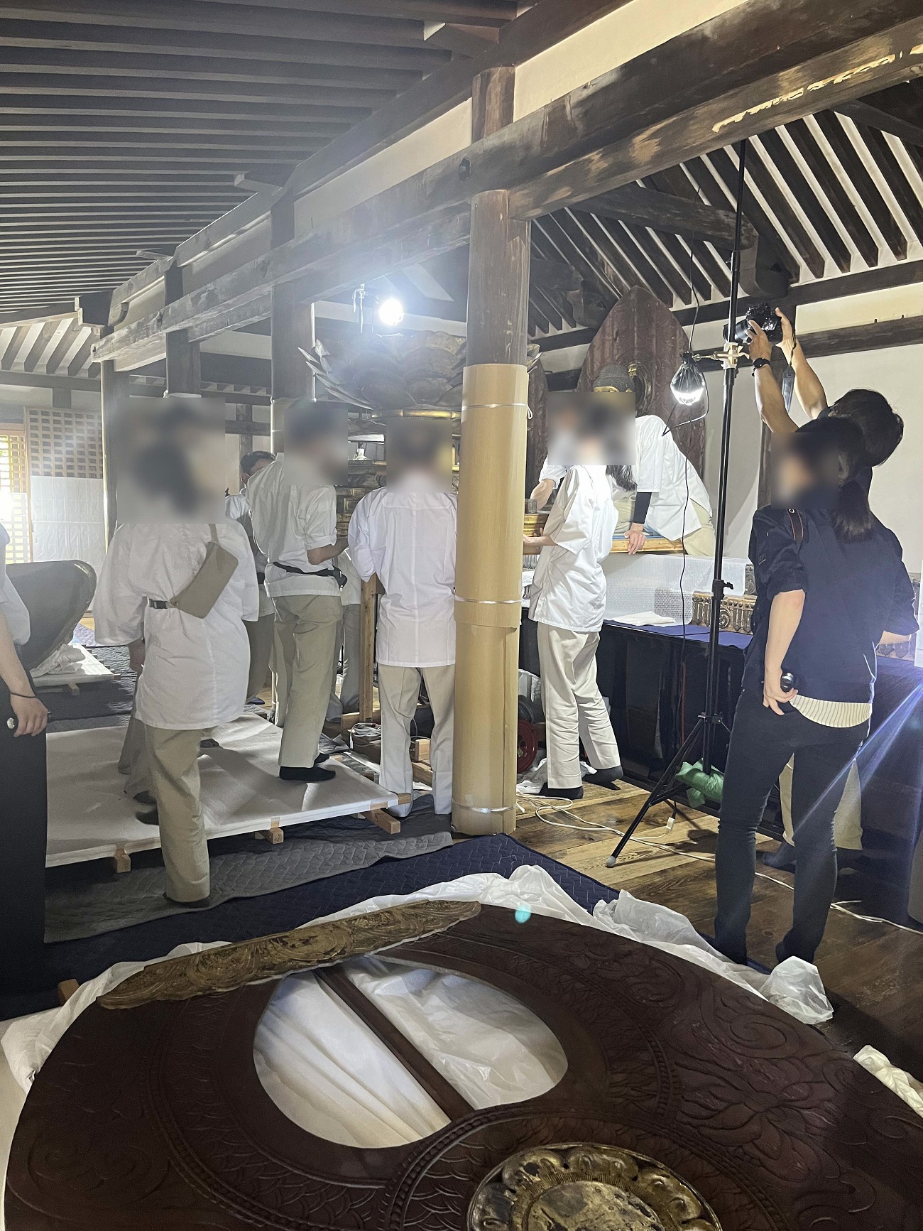 台座を運んでいる様子