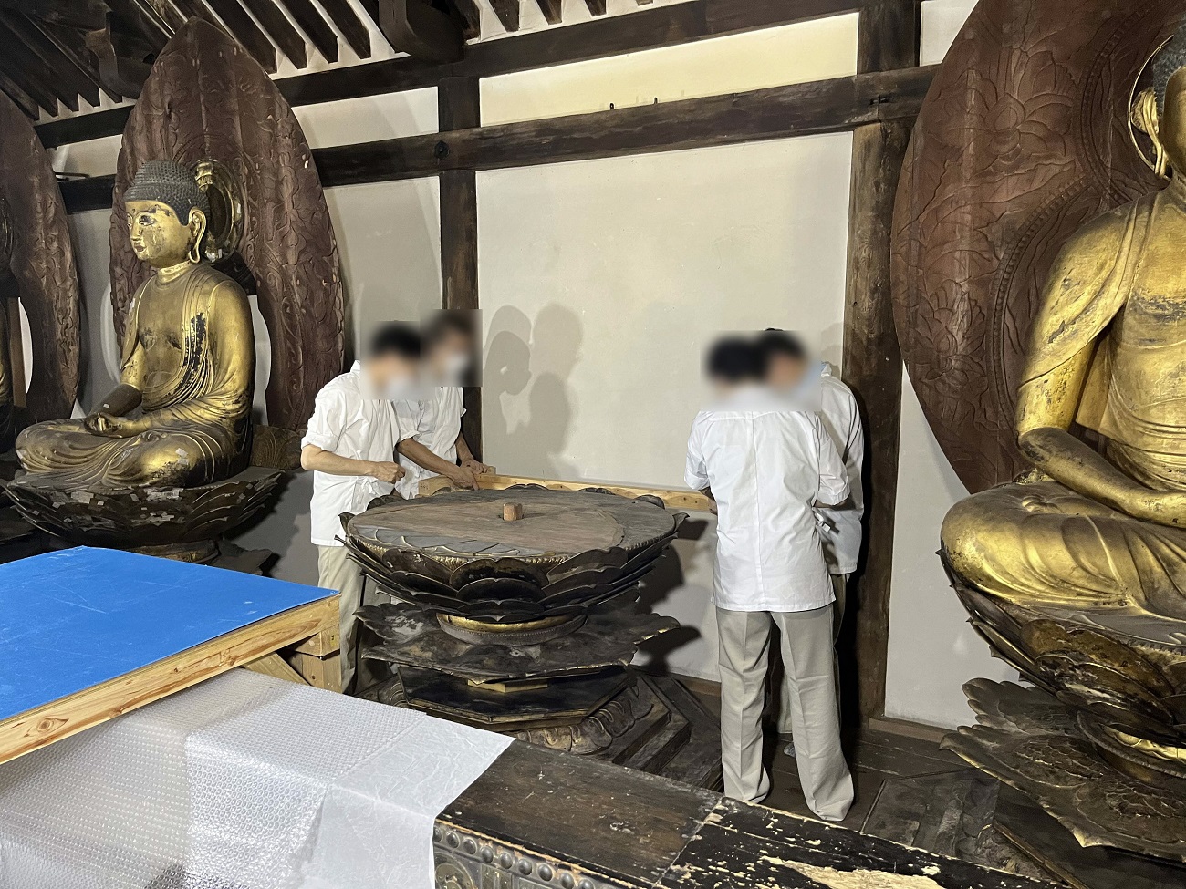 台座を設置している写真