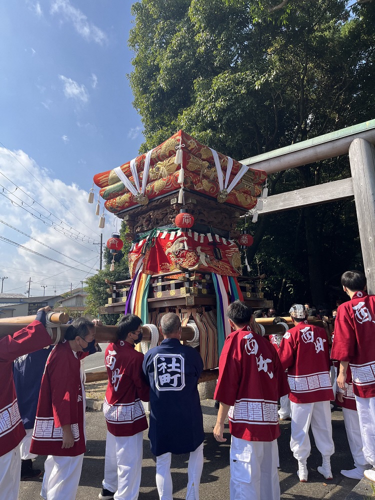 田中神社へ到着した御輿の様子