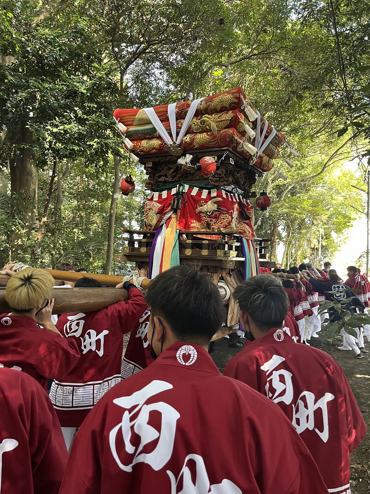 拝殿廻りが終わり田中神社を後にする西町の御輿
