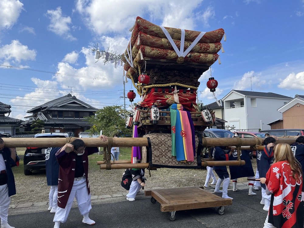 約1トンある御輿を担ぐ社町のみなさん