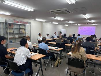 中間発表の様子