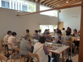 作った柿の葉寿司での会食の写真