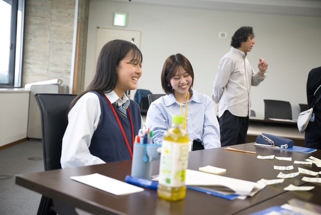 談笑する参加者の写真