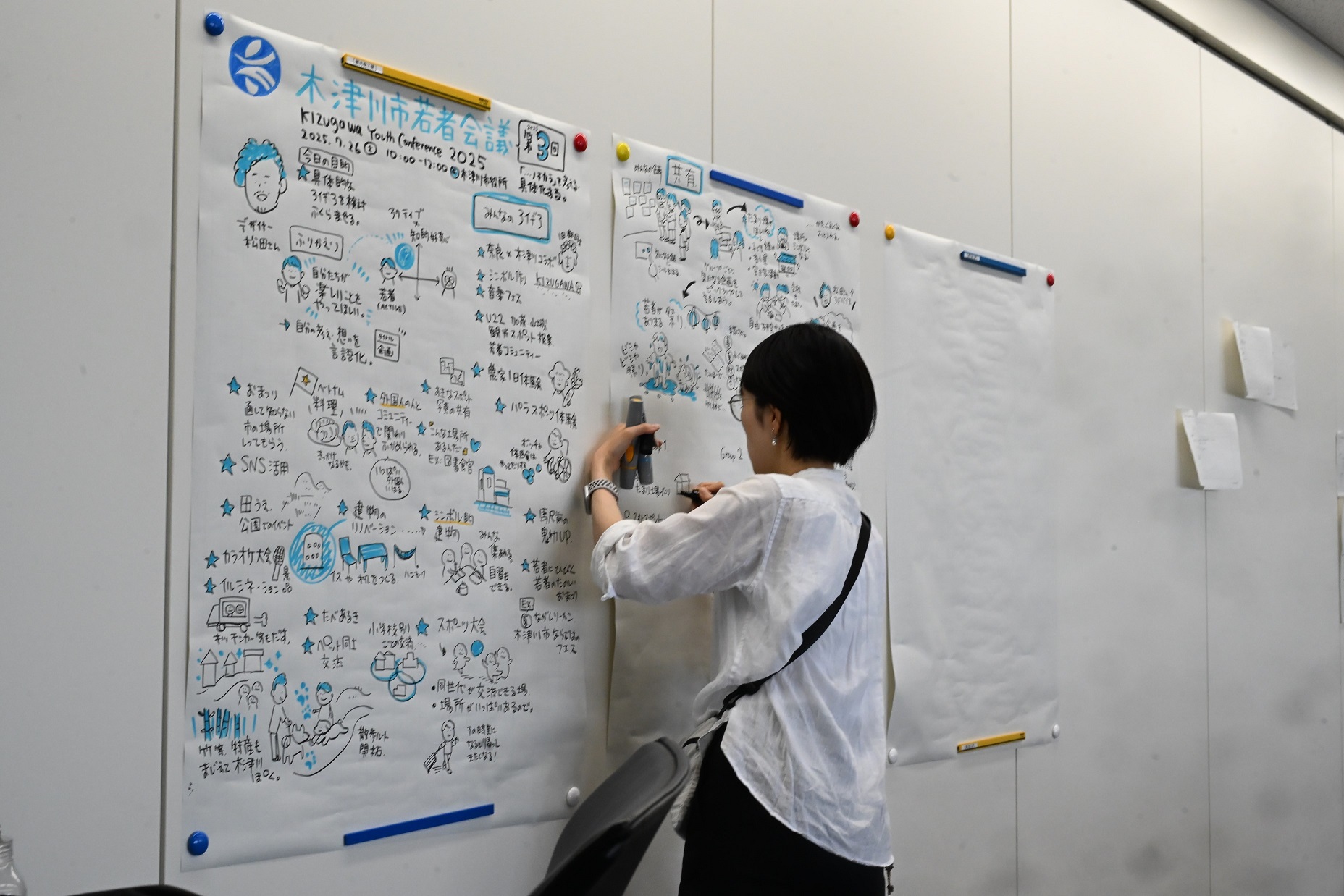 グラフィックレコードに書き込む様子