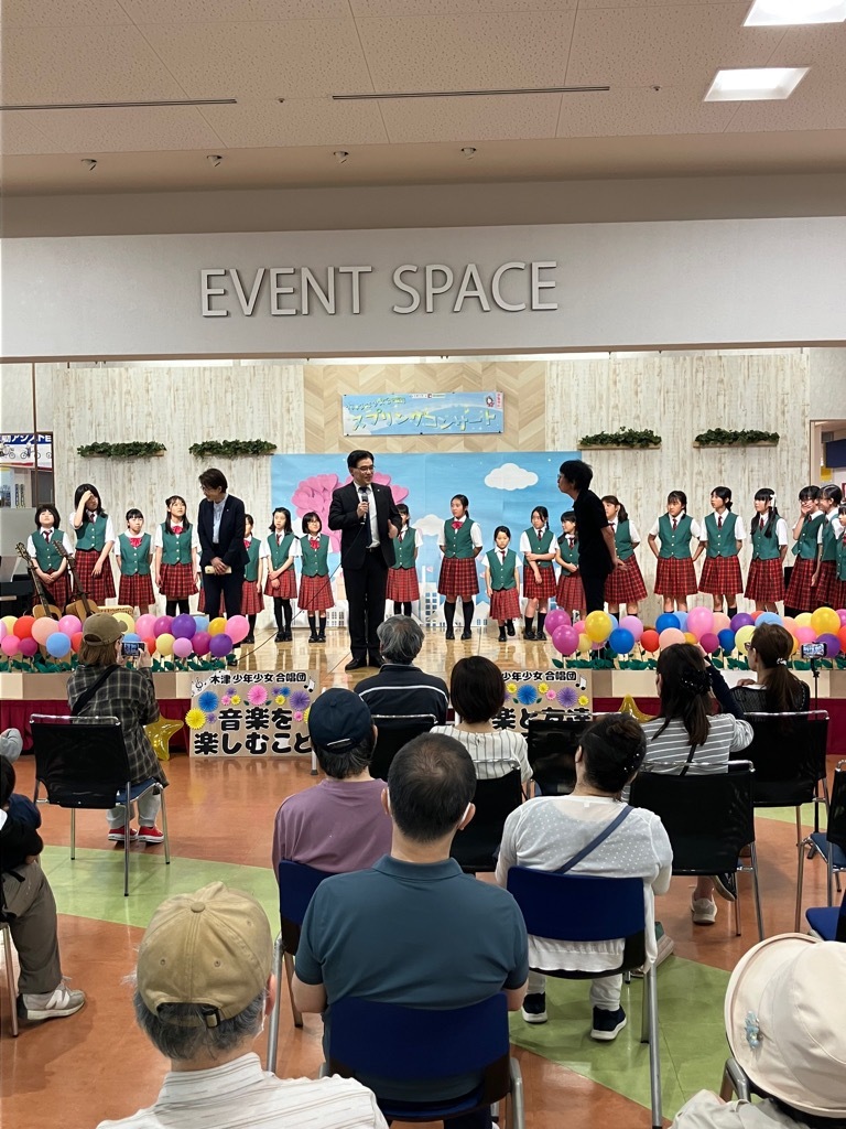 少年少女合唱団スプリングコンサートでの市長挨拶の様子