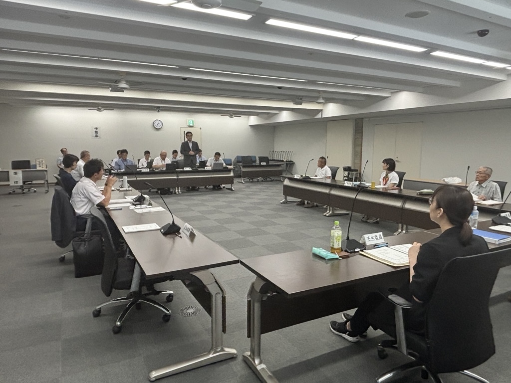 行財政改革推進委員会での市長挨拶の様子