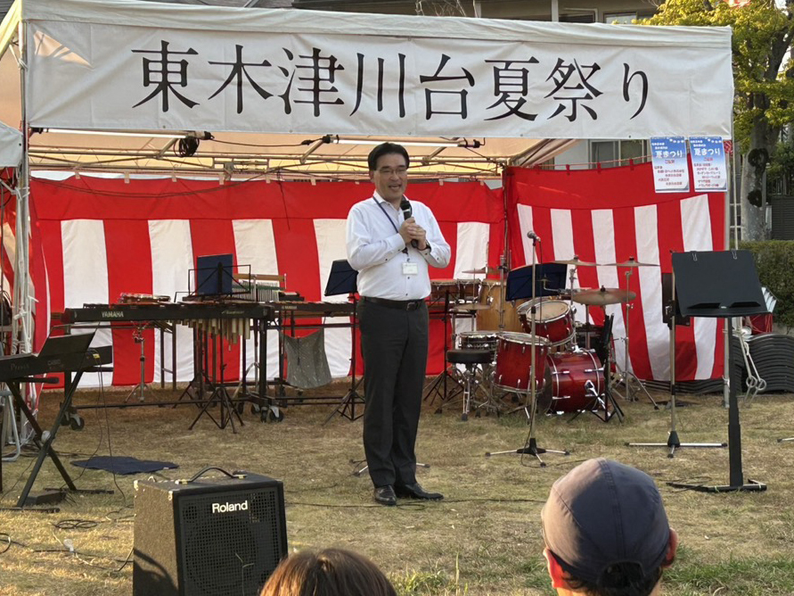 夏祭りでの市長挨拶の様子