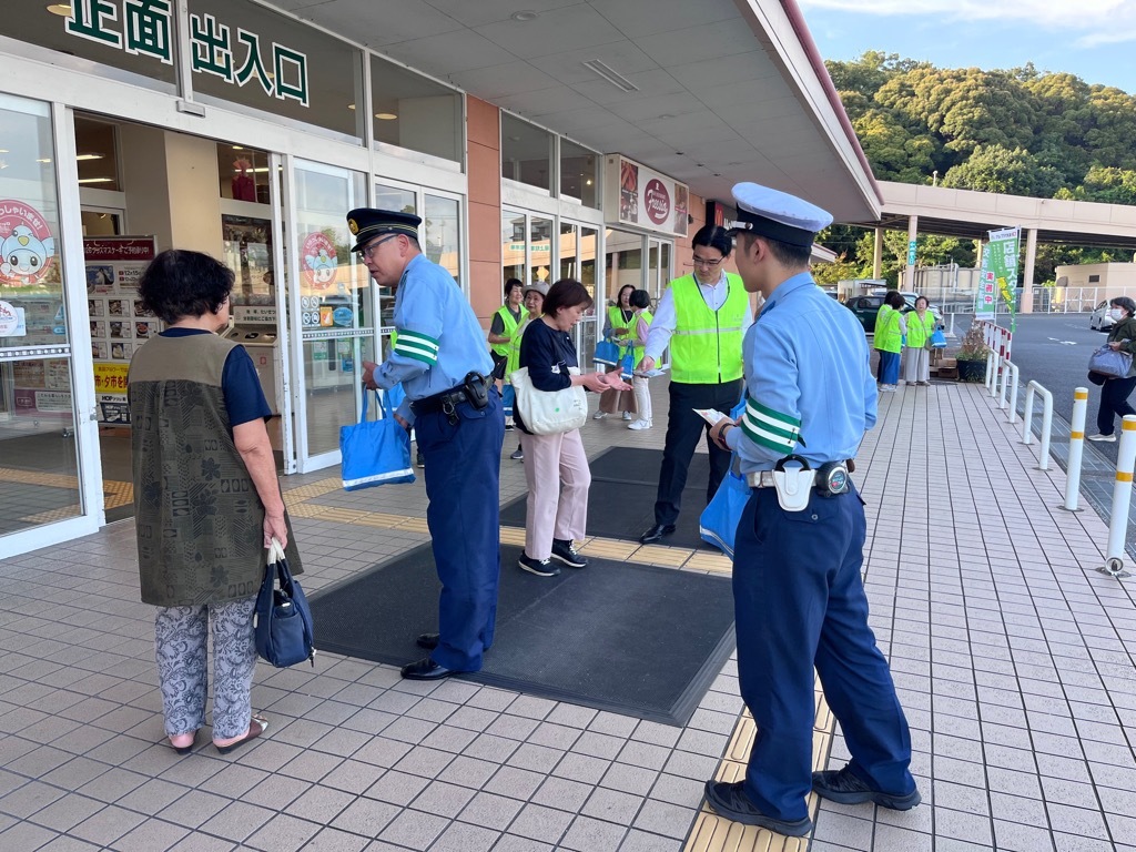 交通安全回答啓発の様子
