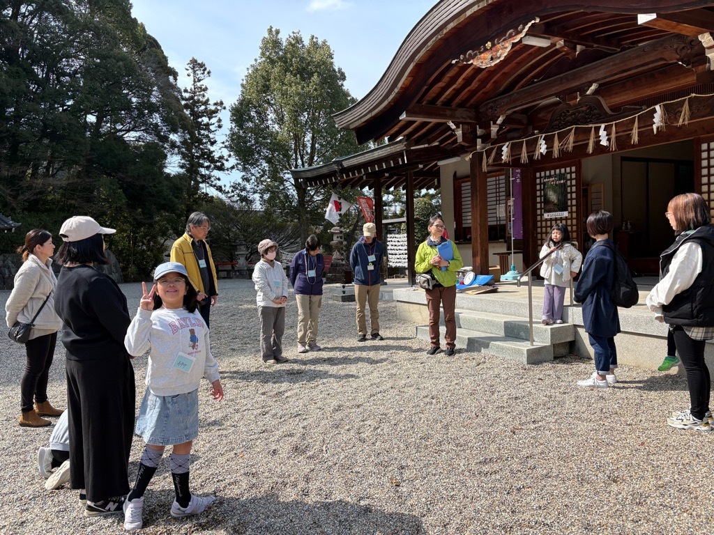 先生の話を聞いている様子